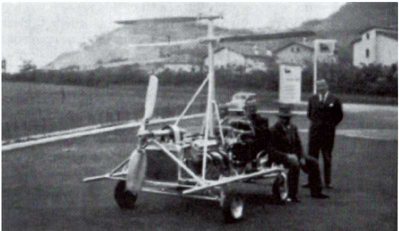 il Grillo Volante, predisposto per la circolazione su strada munito di retromarcia e di possibilità di volo e navigazione.